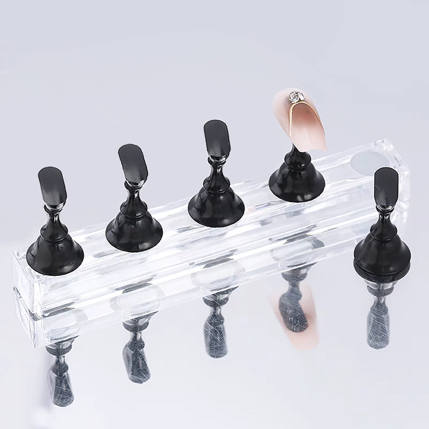 5Pcs/Set Magnetic Nail Holder False Nail Tip Practice Stand Crystal Base Holder Nail Art Display for Art Salon DIY & Practice